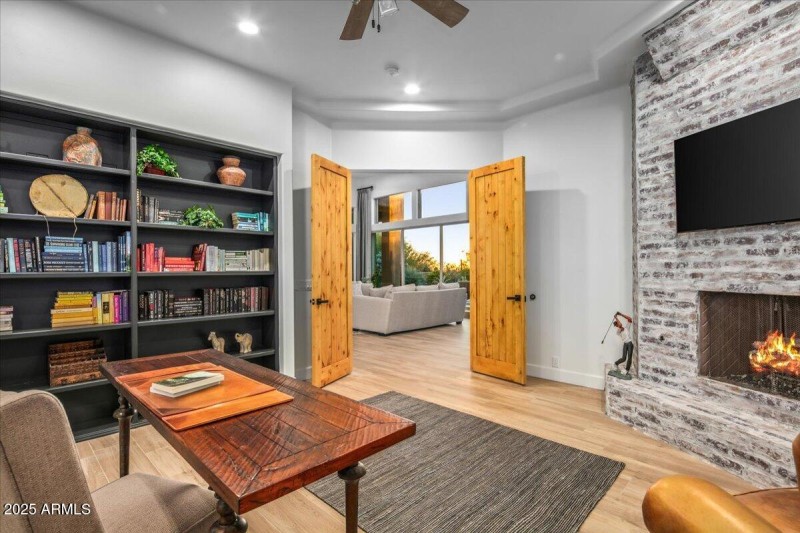 17-Office ~ Den Details