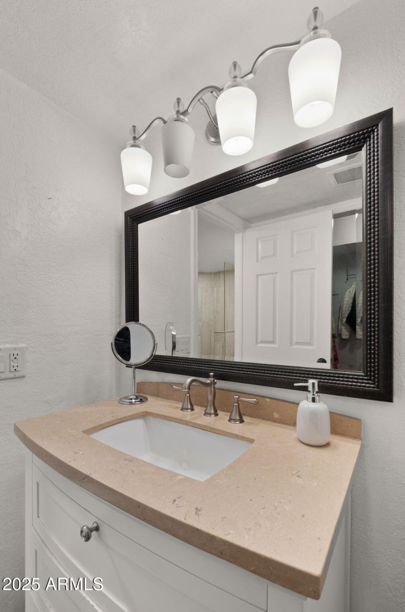 32-web-or-mls-Primary Bathroom5