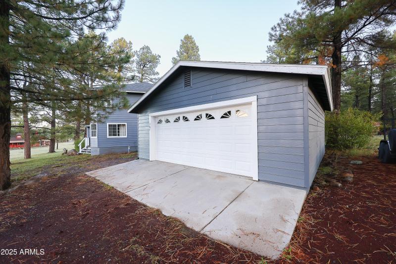 Detached 2 Car Garage