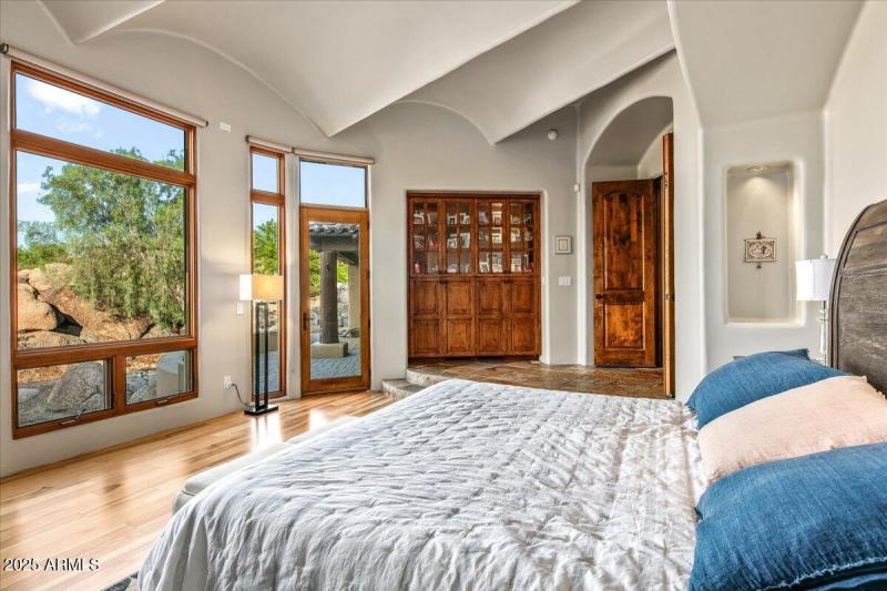 34-Primary Suite Details