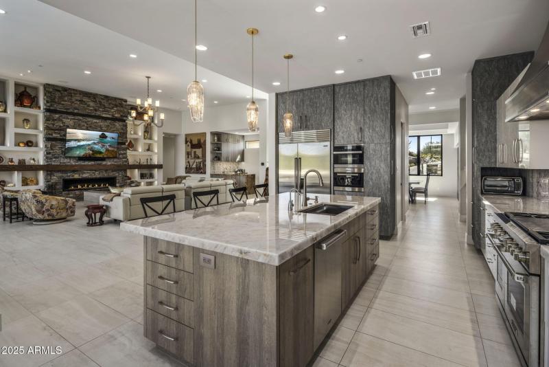 9180 E HAPPY HOLLOW DR