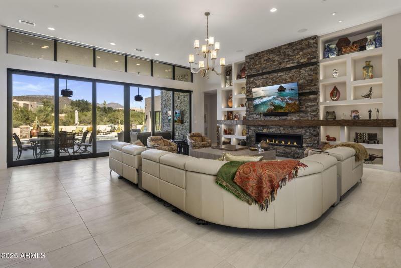 9180 E HAPPY HOLLOW DR