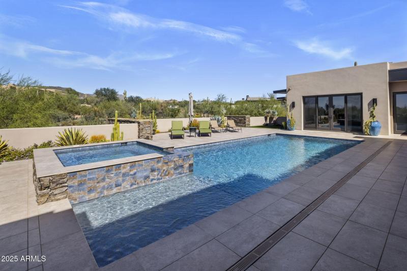 9180 E HAPPY HOLLOW DR