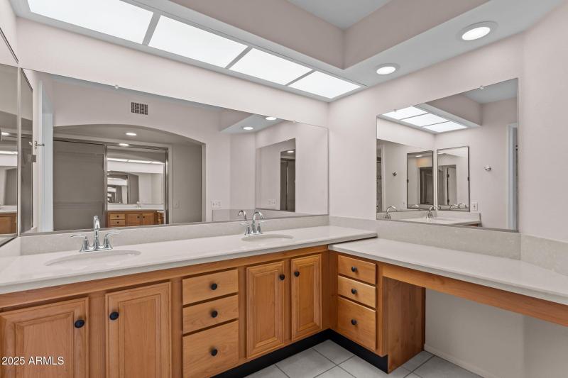 Large dressing area in Primary BR