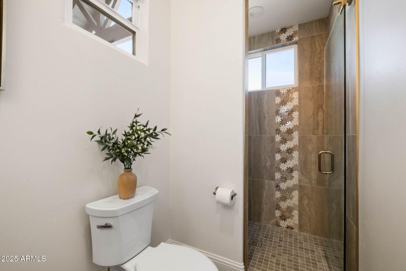 32-Bedroom 2 Ensuite (2)