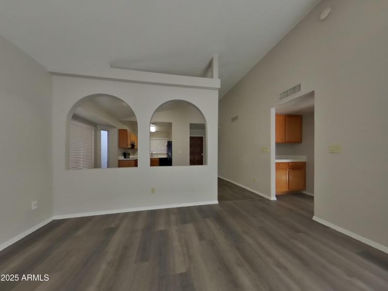 2_pc_pLjhwNUVnW_xiPzu9SmdH_layout_1