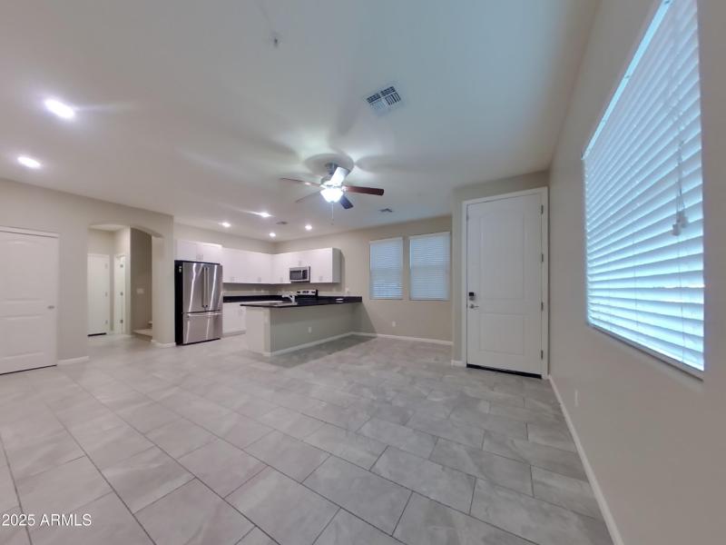 1_pc_m5EPflR1XN_5W7E1JDUVj_layout_1