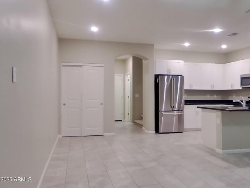 3_pc_m5EPflR1XN_5W7E1JDUVj_other_room_qo