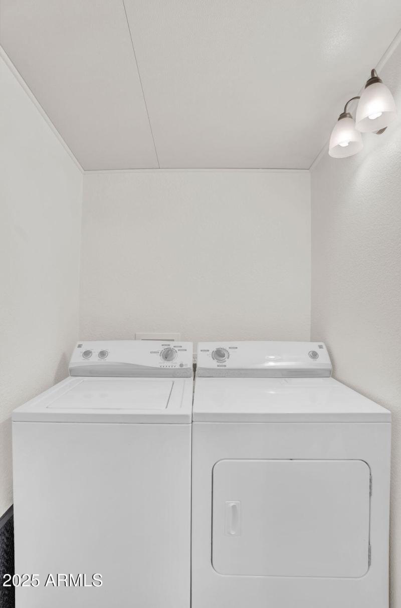 20-web-or-mls-111 S Greenfield Rd 420-20