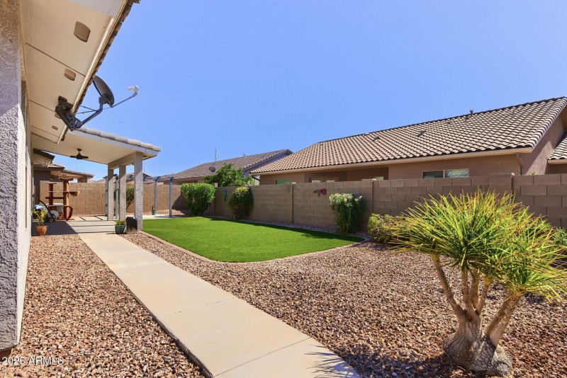 010__11209 E Ocaso Ave