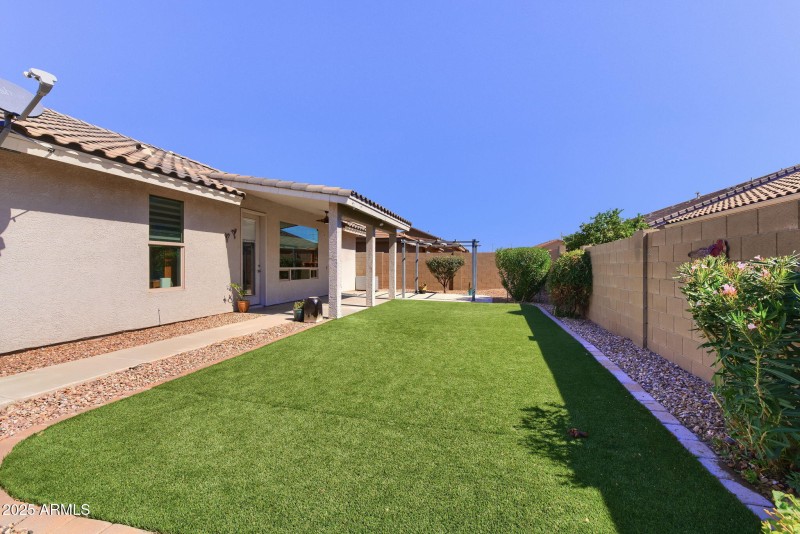 017__11209 E Ocaso Ave