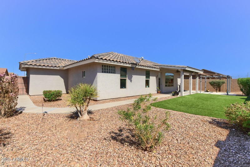 020__11209 E Ocaso Ave