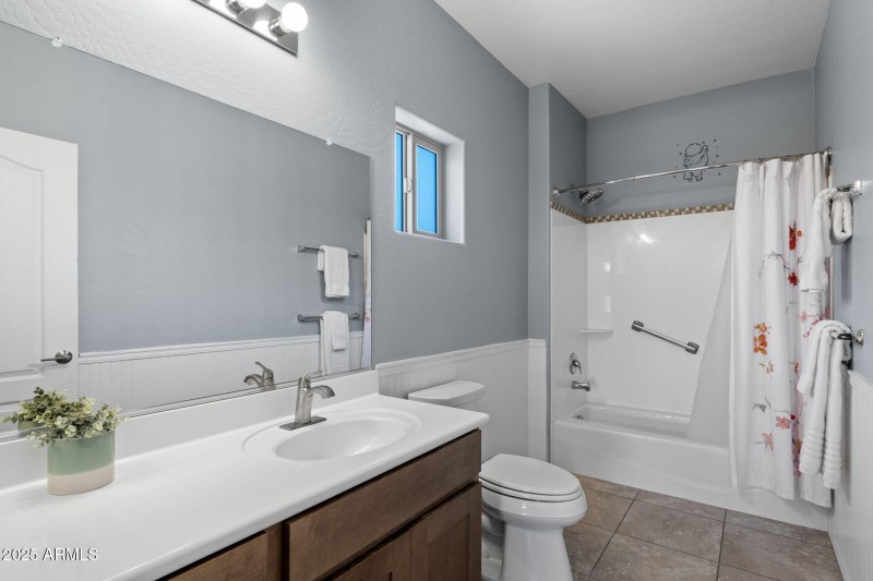 022__11209 E Ocaso Ave