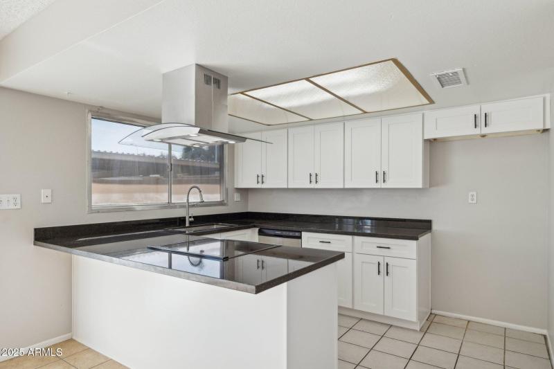 8-web-or-mls-5742-n-43rd-dr