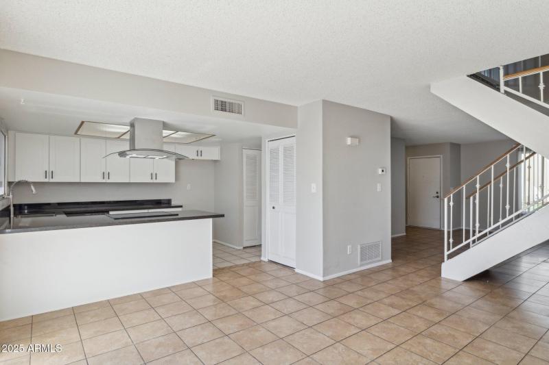 7-web-or-mls-5742-n-43rd-dr