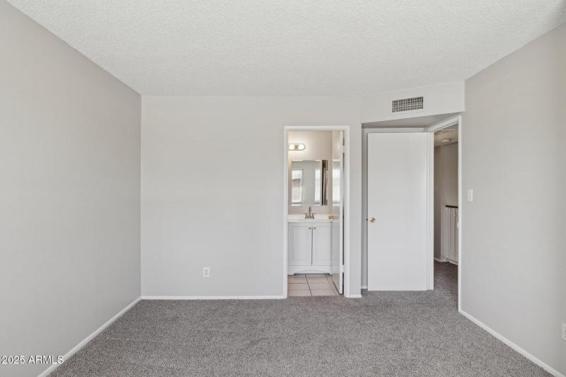 15-web-or-mls-5742-n-43rd-dr