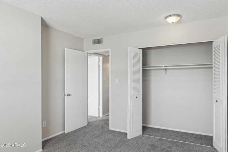 19-web-or-mls-5742-n-43rd-dr