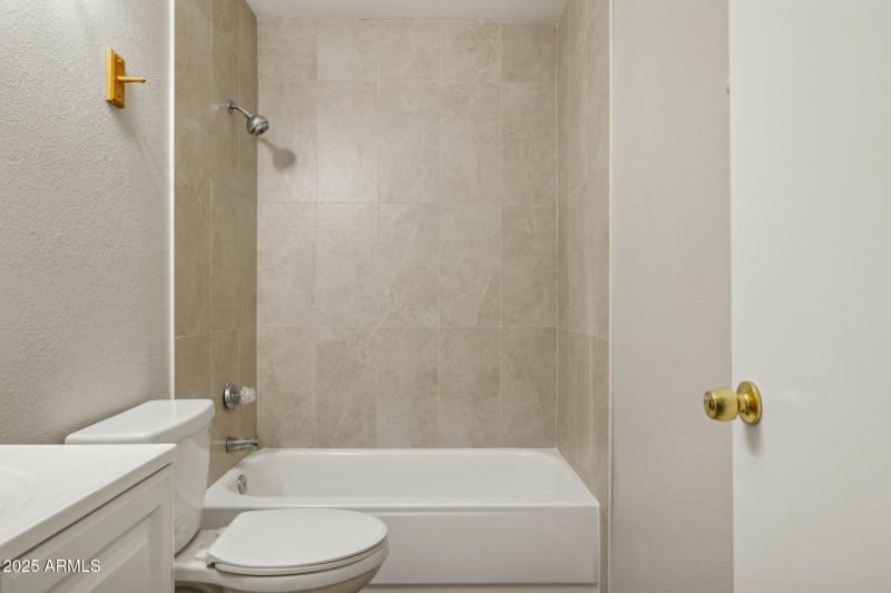 20-web-or-mls-5742-n-43rd-dr