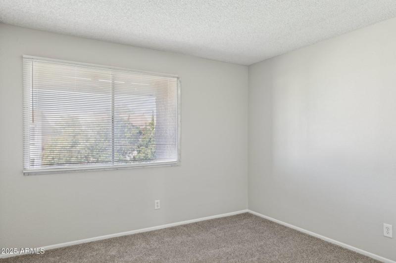 22-web-or-mls-5742-n-43rd-dr