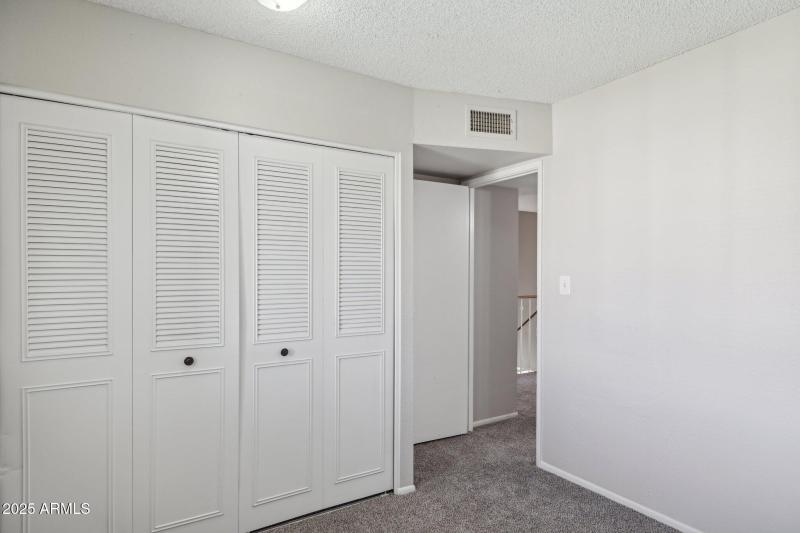 25-web-or-mls-5742-n-43rd-dr