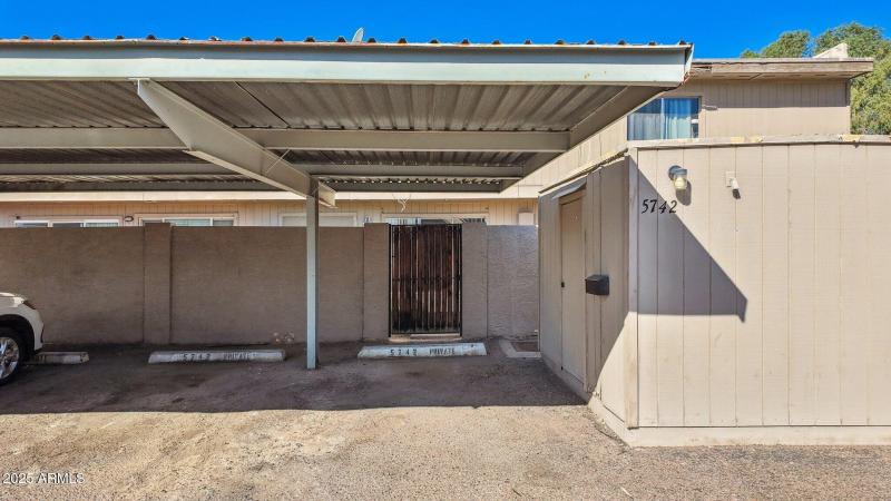 29-web-or-mls-5742-n-43rd-dr