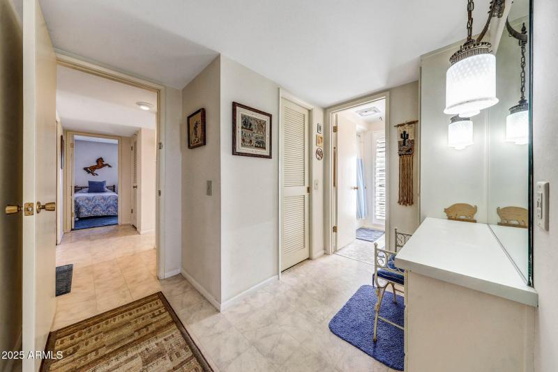 Primary Make Up Table