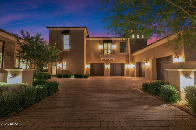 Owner's Driveway Entry