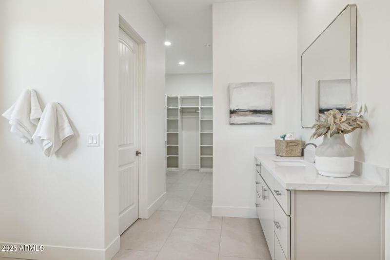 Primary Bath to Closet