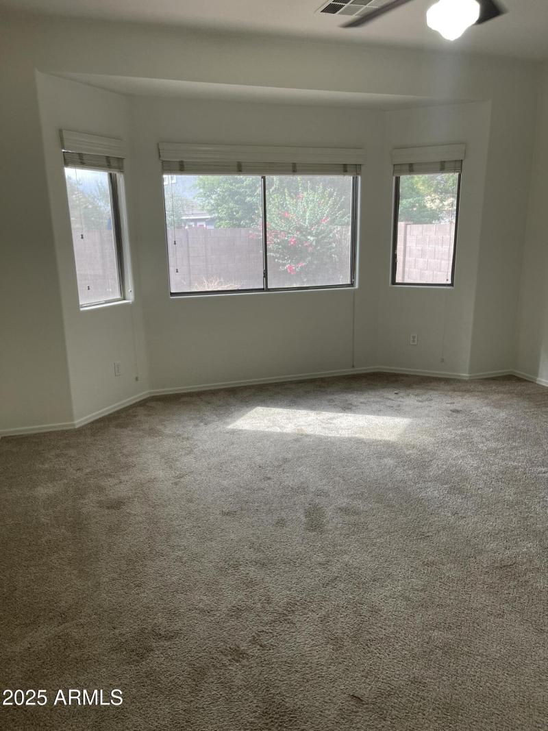 20250927_163839582_iOS