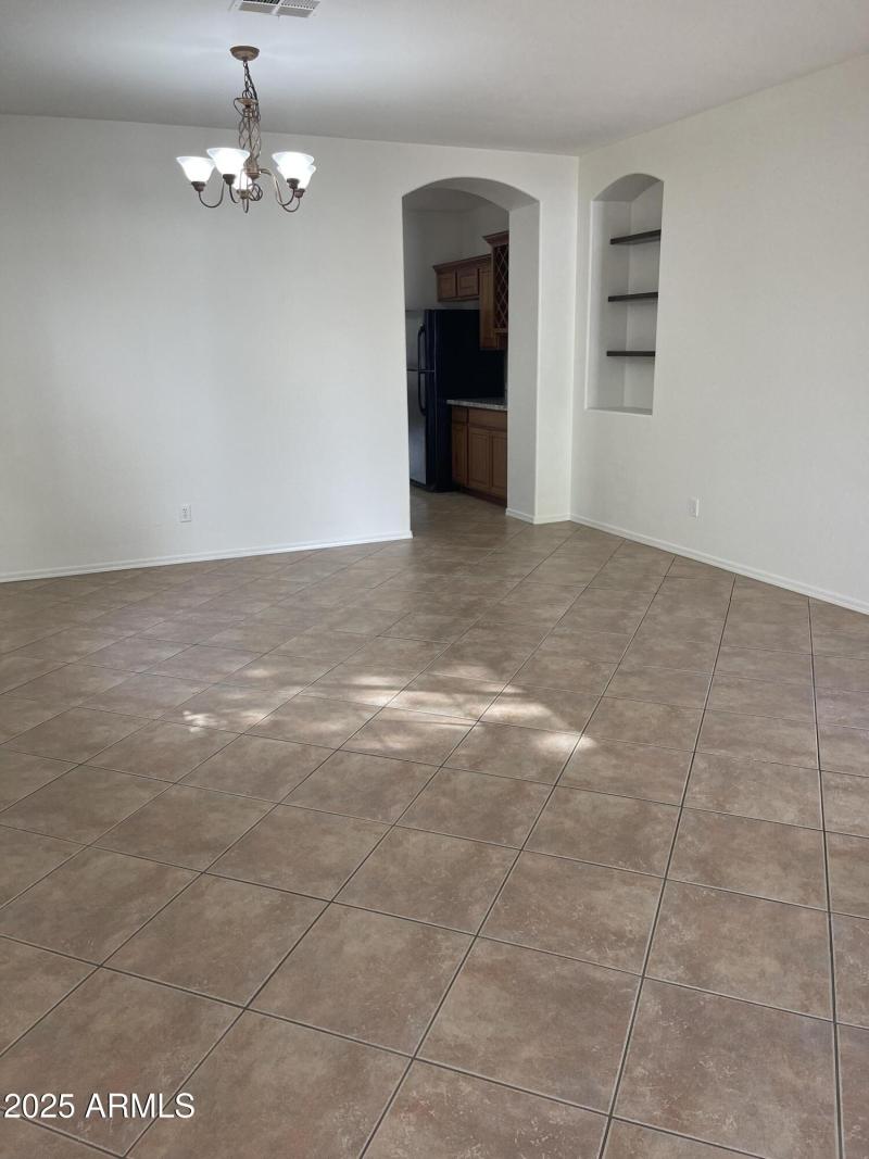 20250927_163644409_iOS