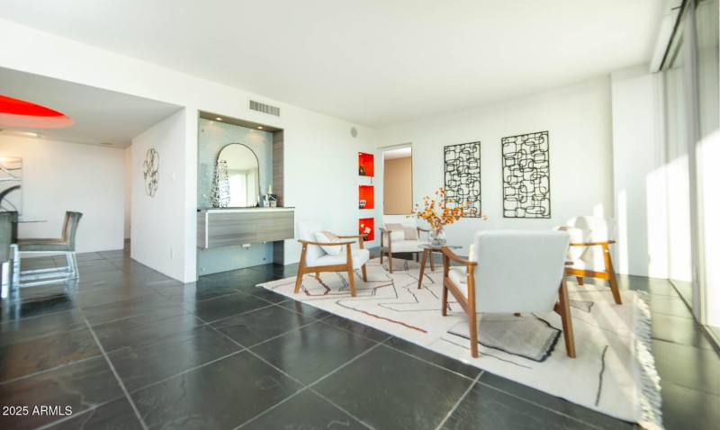 8 Lounge with wet bar