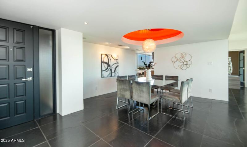 12 Dining Room Wet Bat and Kitchen Entry