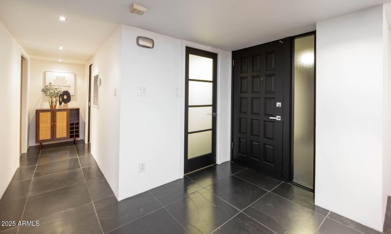 21 Hallway to Primary Bedroom