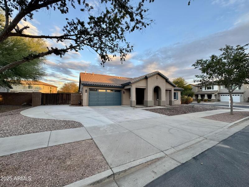 Corner lot and extra driveway!