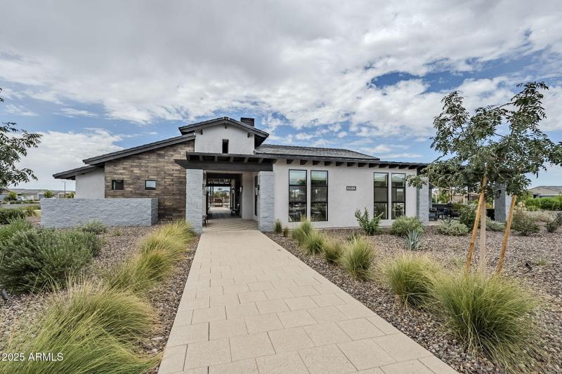 64-web-or-mls-Bee-10