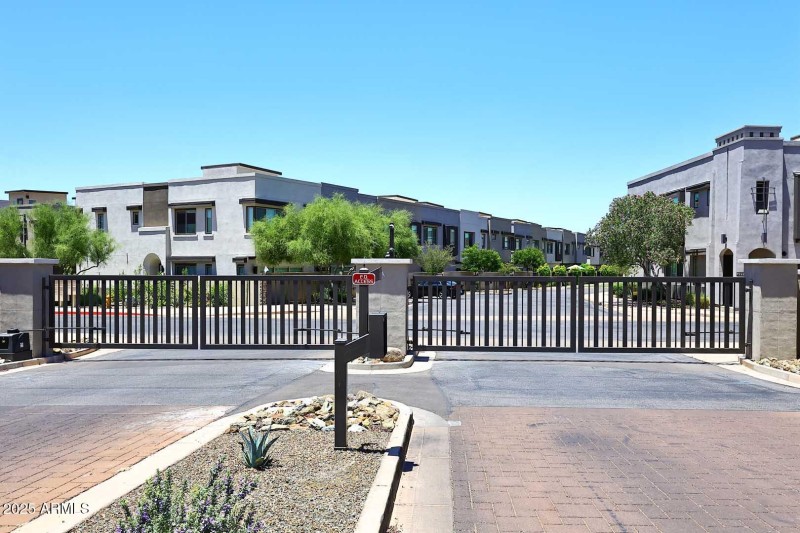 Pinnacle at Silverstone-Gated Entrance