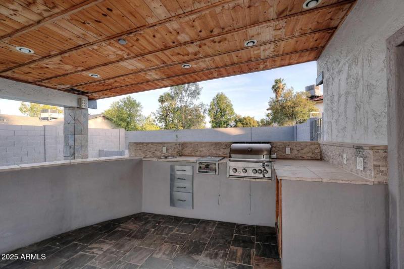 Covered Patio-BBQ Grill