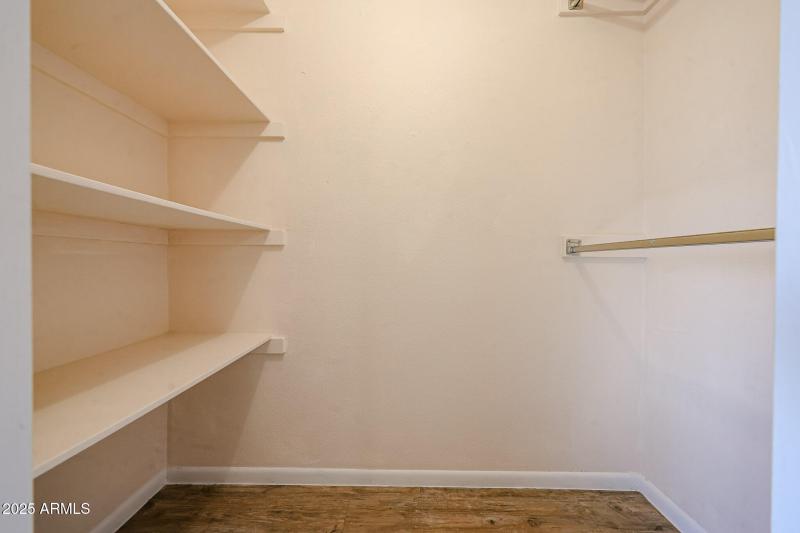B (25)Bedroom 2 Walk in Closet