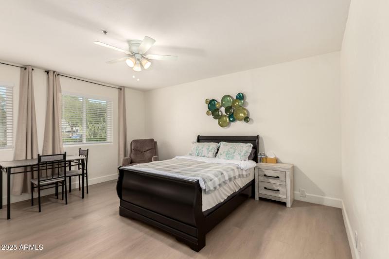 24 - Bloomfield 5529