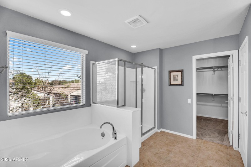 21-web-or-mls-11106 E Serafina Ave-23