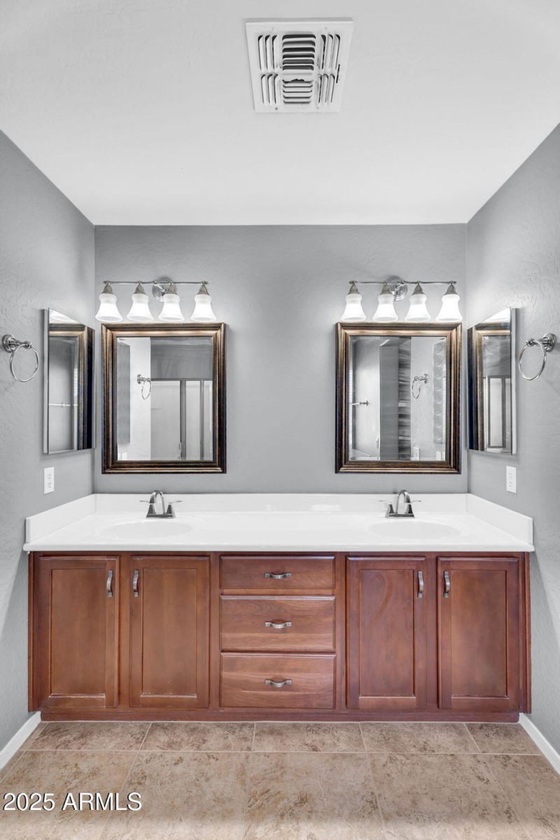 24-web-or-mls-11106 E Serafina Ave-21