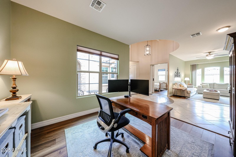 Den/Office/Flex Space