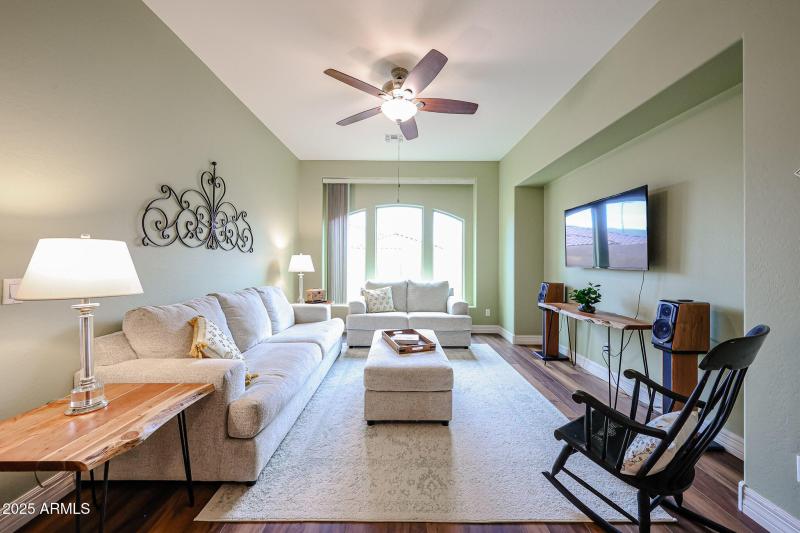 Living Room/Flex Space