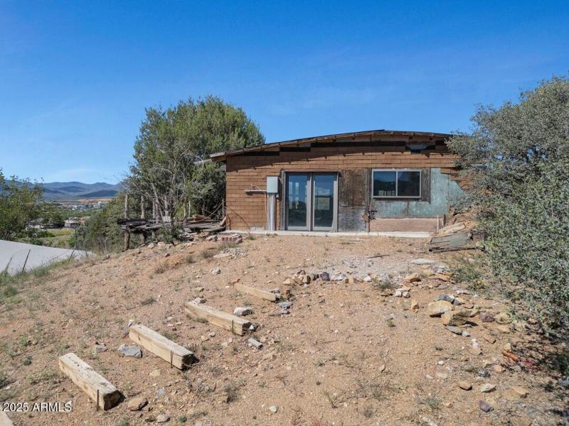 031_Incomplete studio