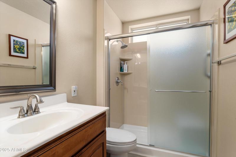 25-Guest Bathroom