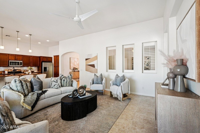 10-web-or-mls-W Almeria Rd-S0910-010