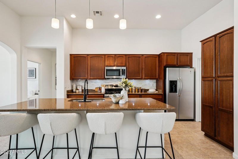 18-web-or-mls-W Almeria Rd-S0910-018