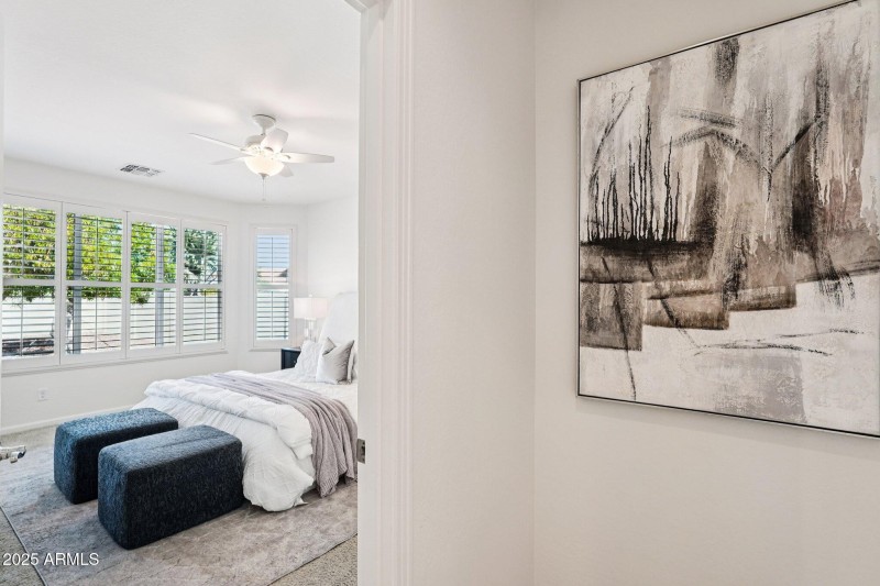 28-web-or-mls-W Almeria Rd-S0910-028