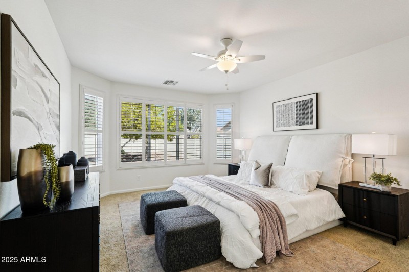 29-web-or-mls-W Almeria Rd-S0910-029