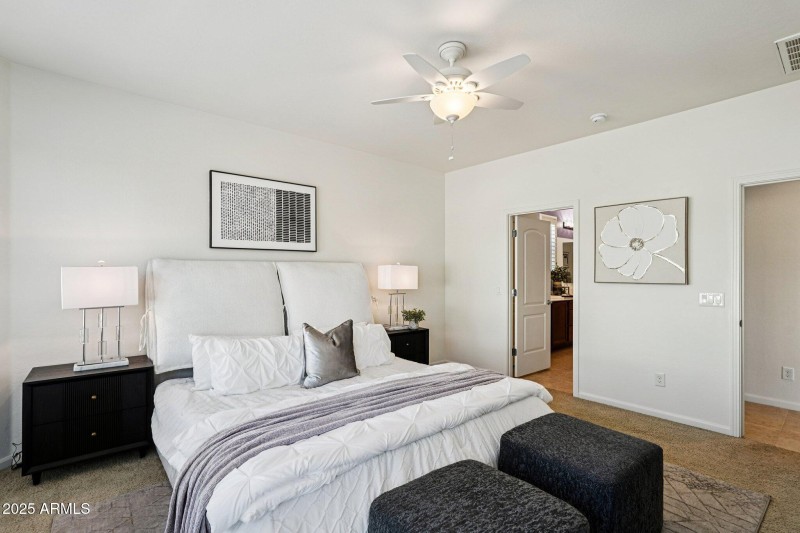 30-web-or-mls-W Almeria Rd-S0910-030